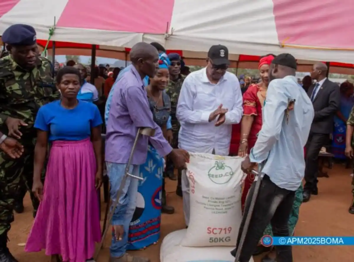 Malawi’s Incoming President Mutharika feeds hunger stricken families in Machinga