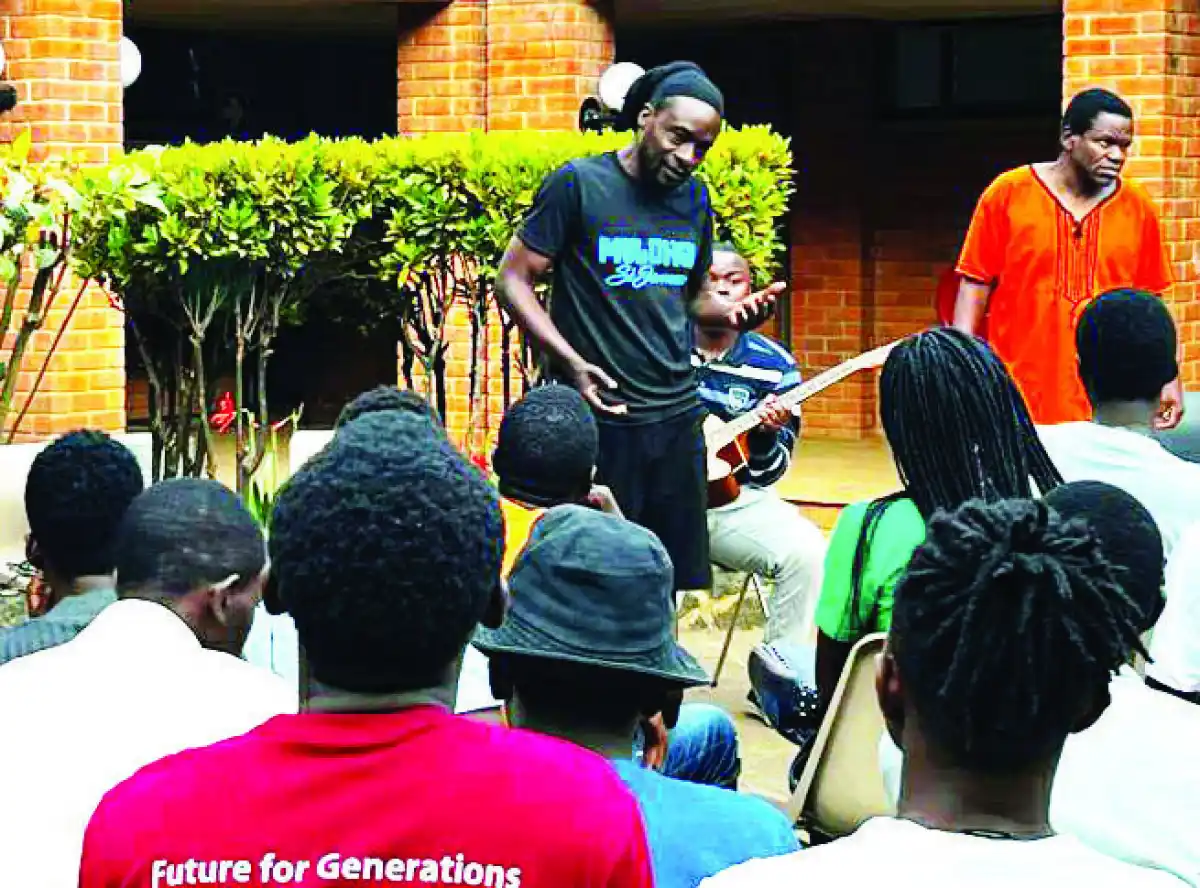 Paliani jams with Unima students